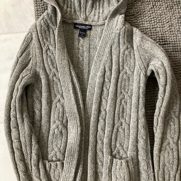 Abercrombie & Fitch hooded sweater size small - Picture 1 of 4